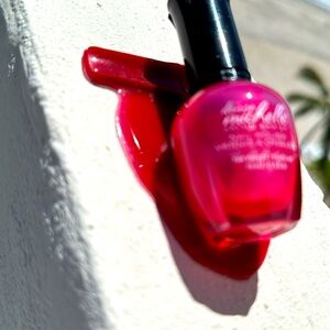 ARTSY LOOKED LIKE SPILLED NAIL POLISH